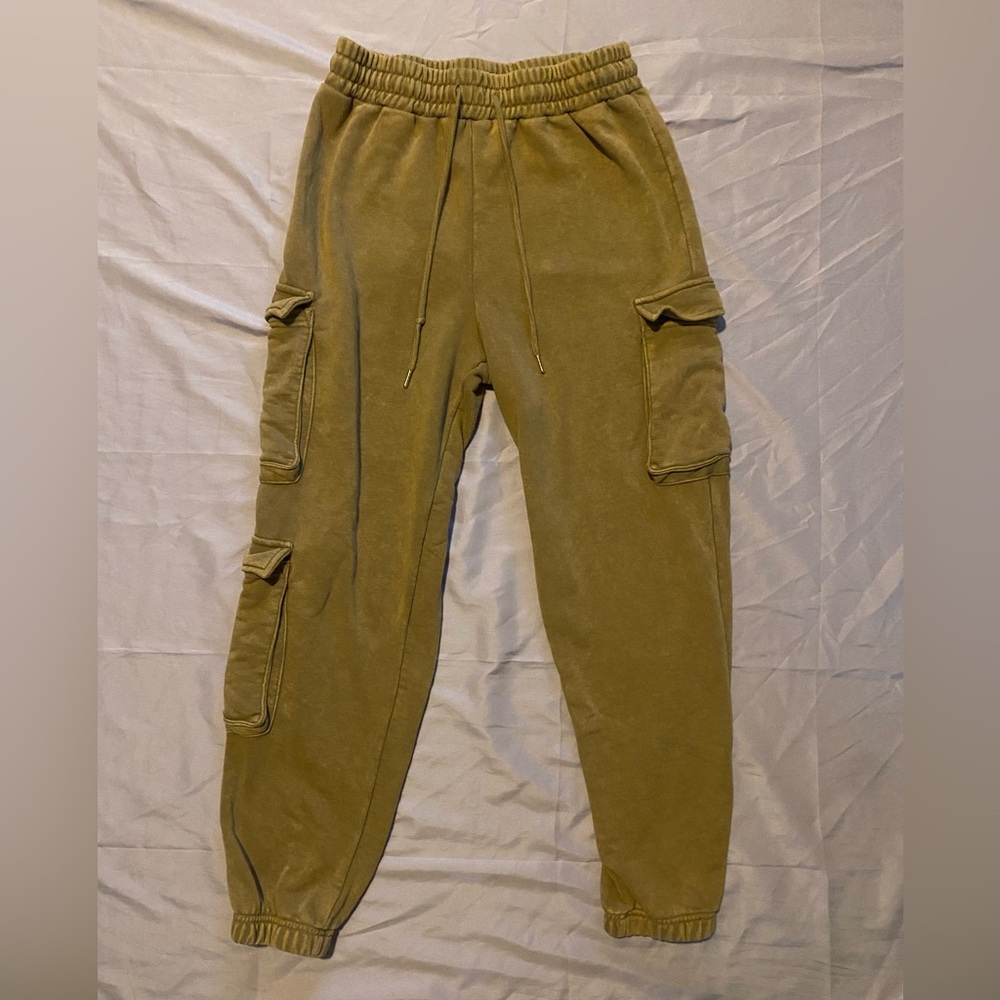 Forever 21 tan acid-wash cargo sweatpants
